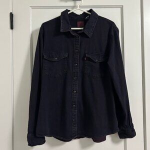 Levi's Women's 100% cotton snap shirt (dark purple)